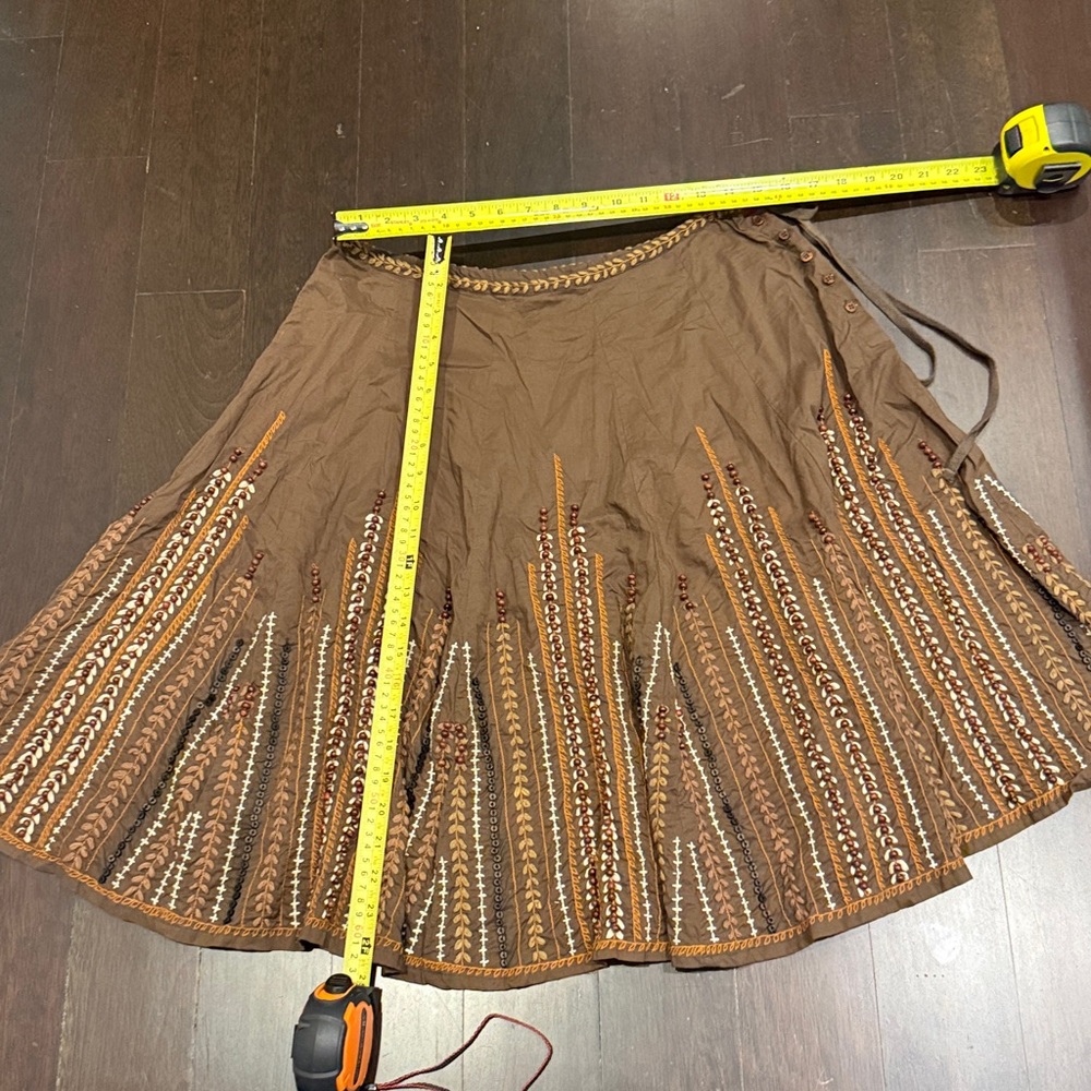 Vince Brown A-Line Skirt with Embroidery & Beading
Vintage Boho Chic
Size M - Picture 7 of 11